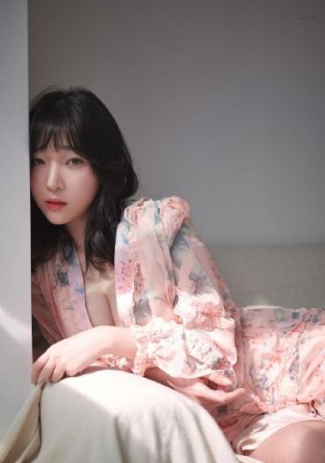 丰满大胸年轻寡妇
