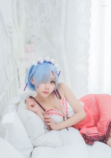 免费美女视频