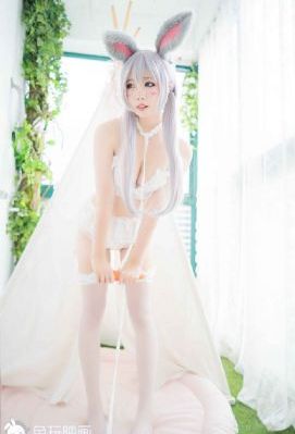 老头把舌头伸进她腿间视频