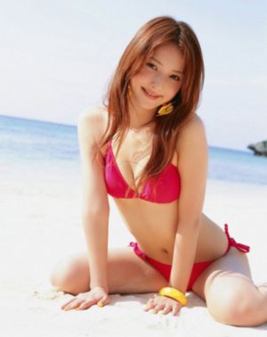 两个美女的胸互摸互揉接吻