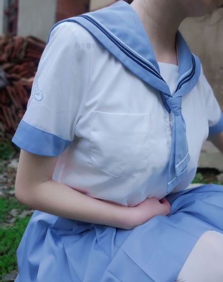 边吃奶边弄进去呻吟动视频