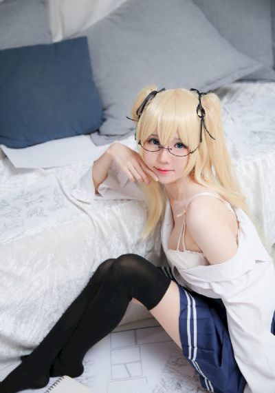 女子高中部的腰姿羽毛球策驰